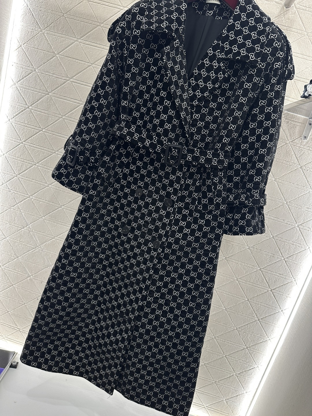 ♥Gucc*♥2026新品上架 翻领提花西装长款大衣定制YB进口提花材质，成衣质感品相绝佳，翻领正肩长款