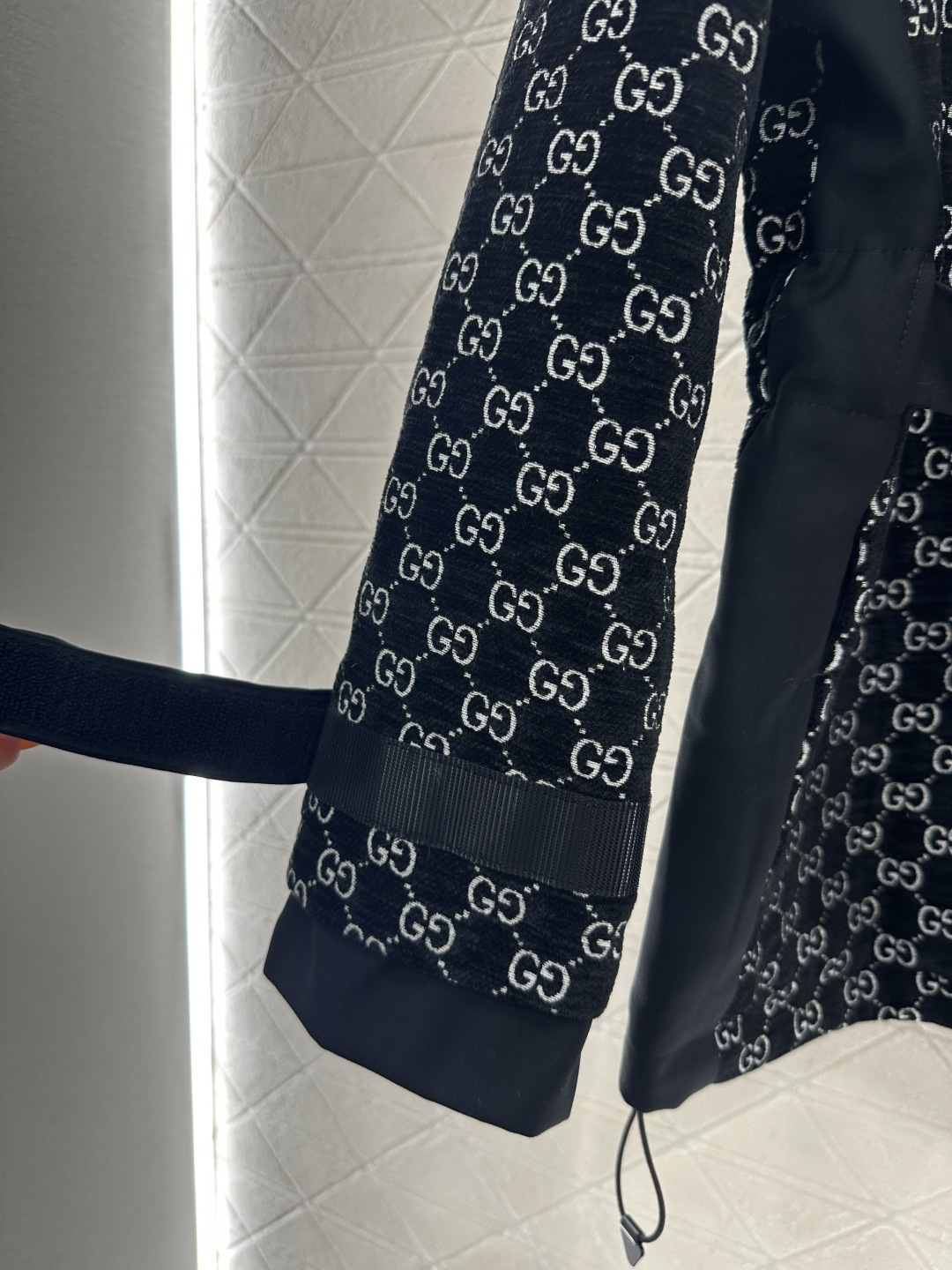 ♥Gucc*♥2026新品上架 腰带连帽提花棉服冲锋外套定制YB进口提花材质，成衣质感品相绝佳，连帽冲锋