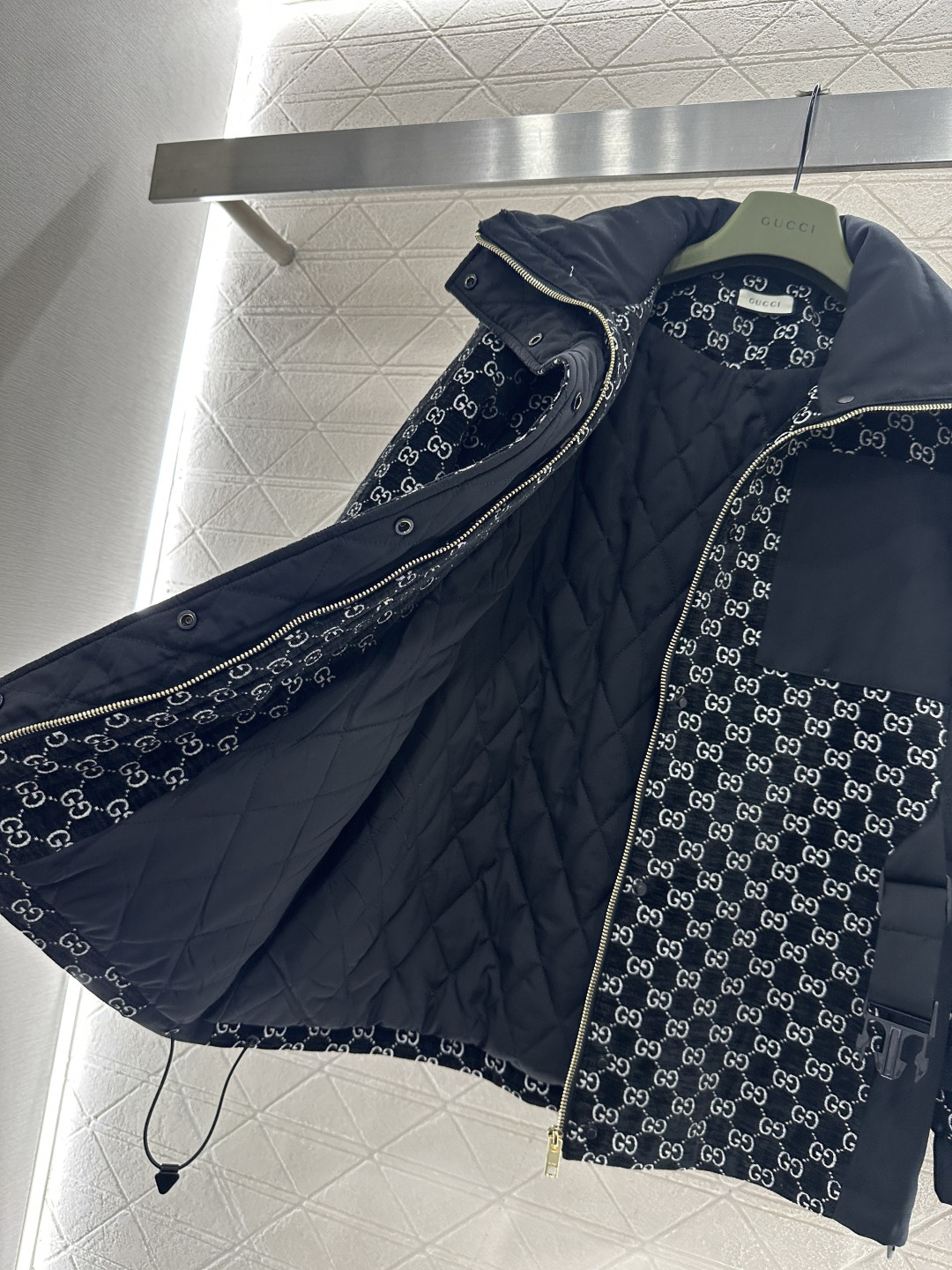 ♥Gucc*♥2026新品上架 腰带连帽提花棉服冲锋外套定制YB进口提花材质，成衣质感品相绝佳，连帽冲锋