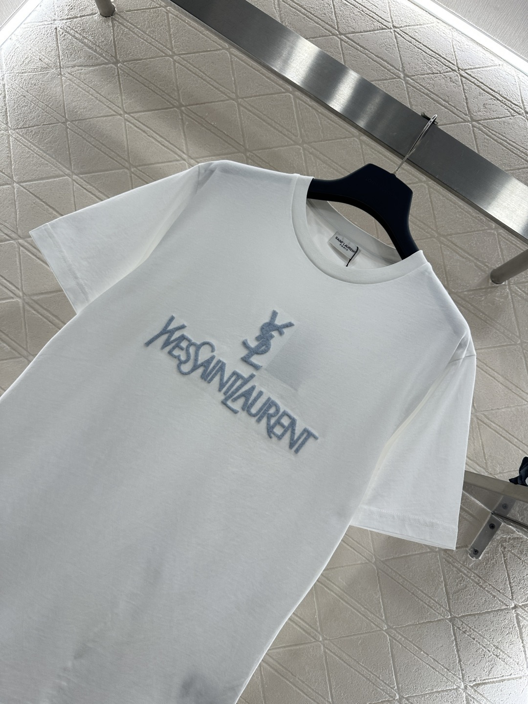 ♥Saint Lauren*♥2026新品上架 圆领刺绣毛绒徽标𝑒𝑒定制YB丝光全棉材质，透气舒适，质感