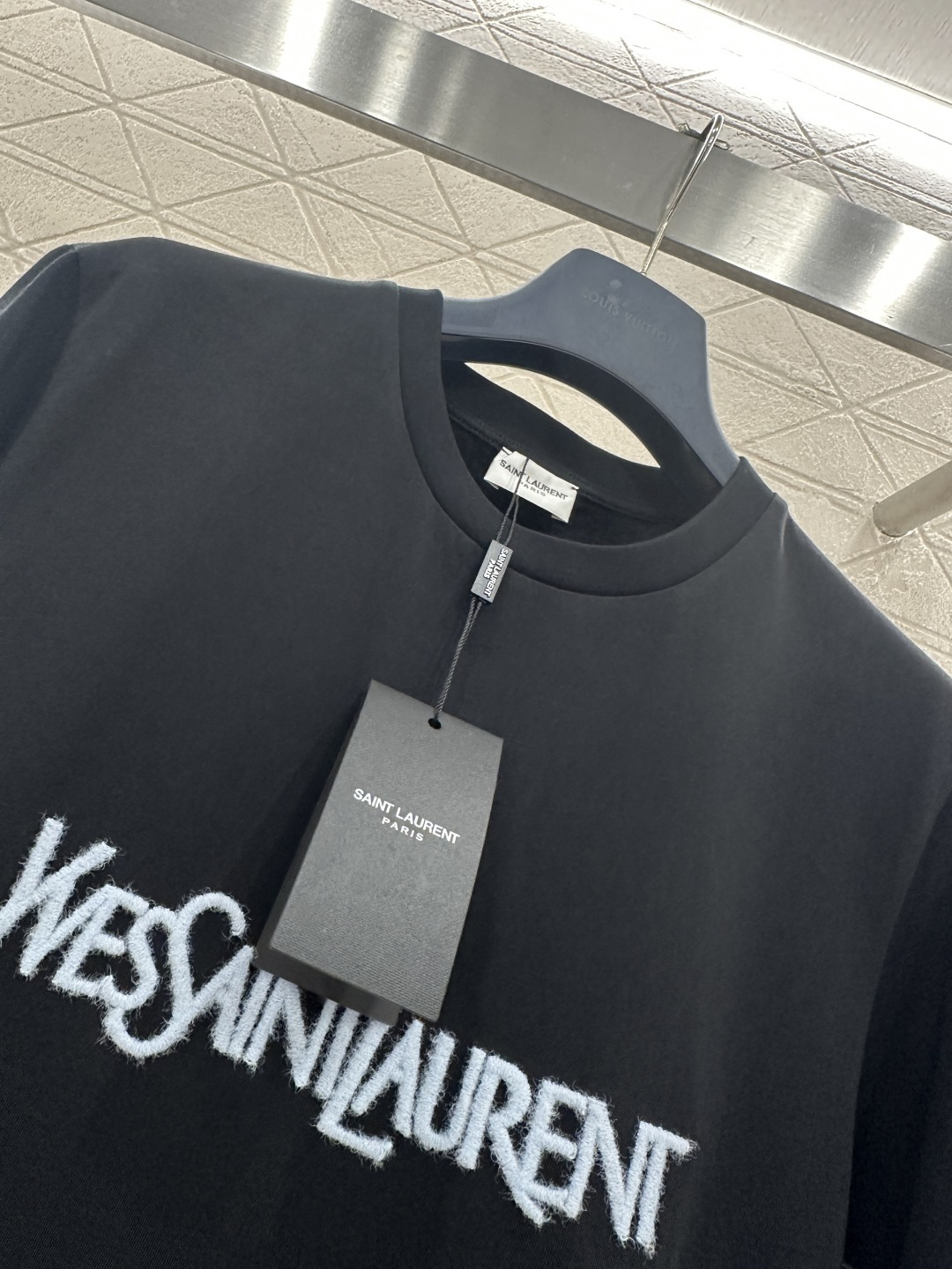 ♥Saint Lauren*♥2026新品上架 圆领刺绣毛绒徽标𝑒𝑒定制YB丝光全棉材质，透气舒适，质感