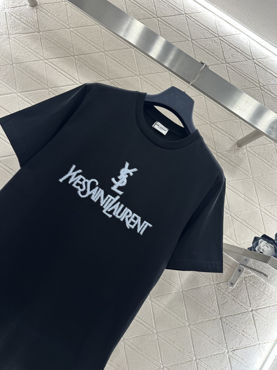 ♥Saint Lauren*♥2026新品上架 圆领刺绣毛绒徽标𝑒𝑒定制YB丝光全棉材质，透气舒适，质感