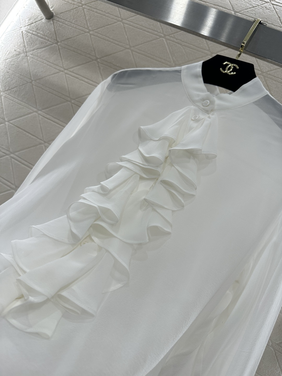 ♥Dio*♥2026新品上架 堆叠蛋糕领真丝衬衣定制YB进口百分百桑蚕丝材质，质感光泽，舒适透气，微透长