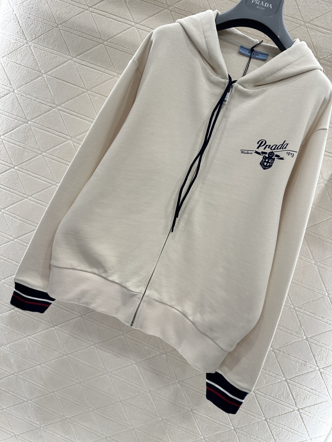 ♥Prad*♥2026新品上架 连帽抽绳拉链卫衣外套定制YB原生全棉材质，舒适软糯，穿搭洋气，连帽拉链卫