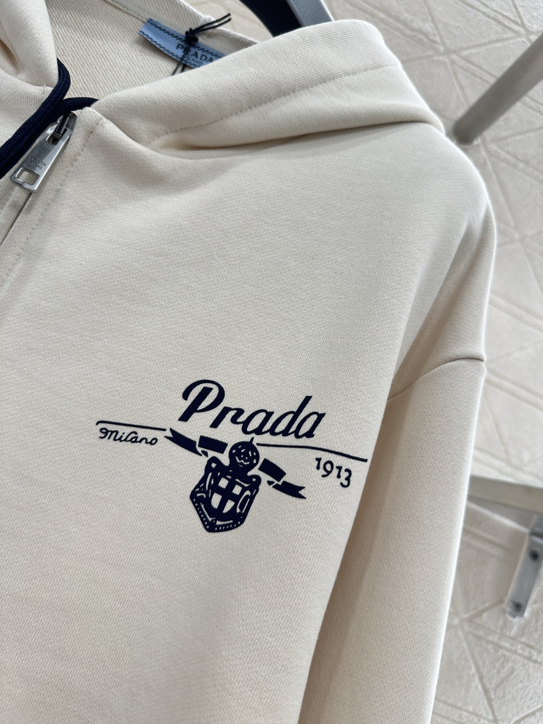 ♥Prad*♥2026新品上架 连帽抽绳拉链卫衣外套定制YB原生全棉材质，舒适软糯，穿搭洋气，连帽拉链卫