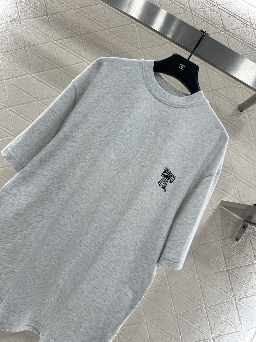 ♥Acne atudio*♥2026新品上架 圆领印花蝴蝶结徽标𝑇𝑒𝑒定制YB原生全棉材质，透气舒适，质