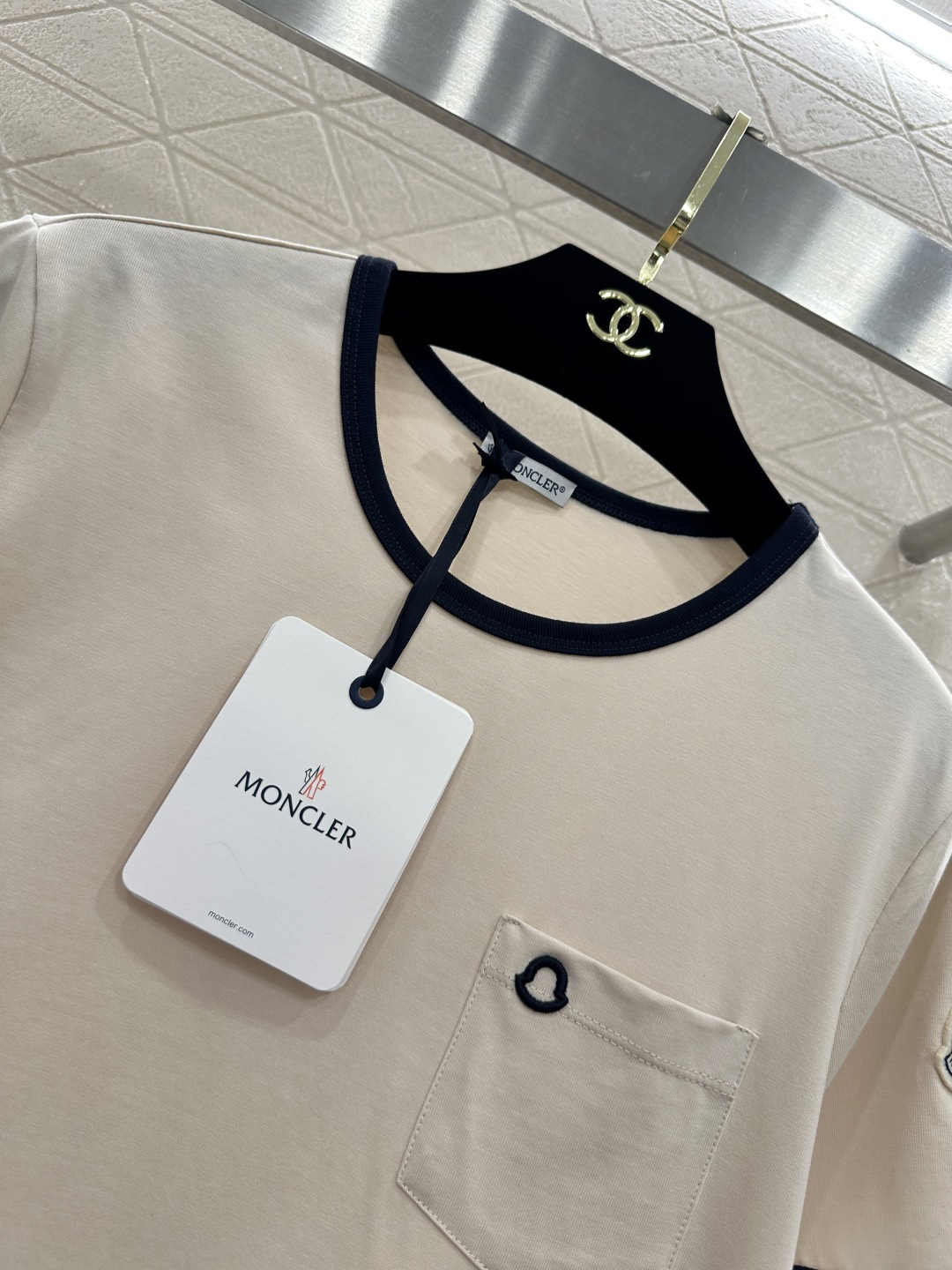 ♥Moncle*♥2026新品上架 螺纹撞色圆领徽标𝑇𝑒𝑒定制YB原生全棉材质，柔软亲肤，舒适有型，常规