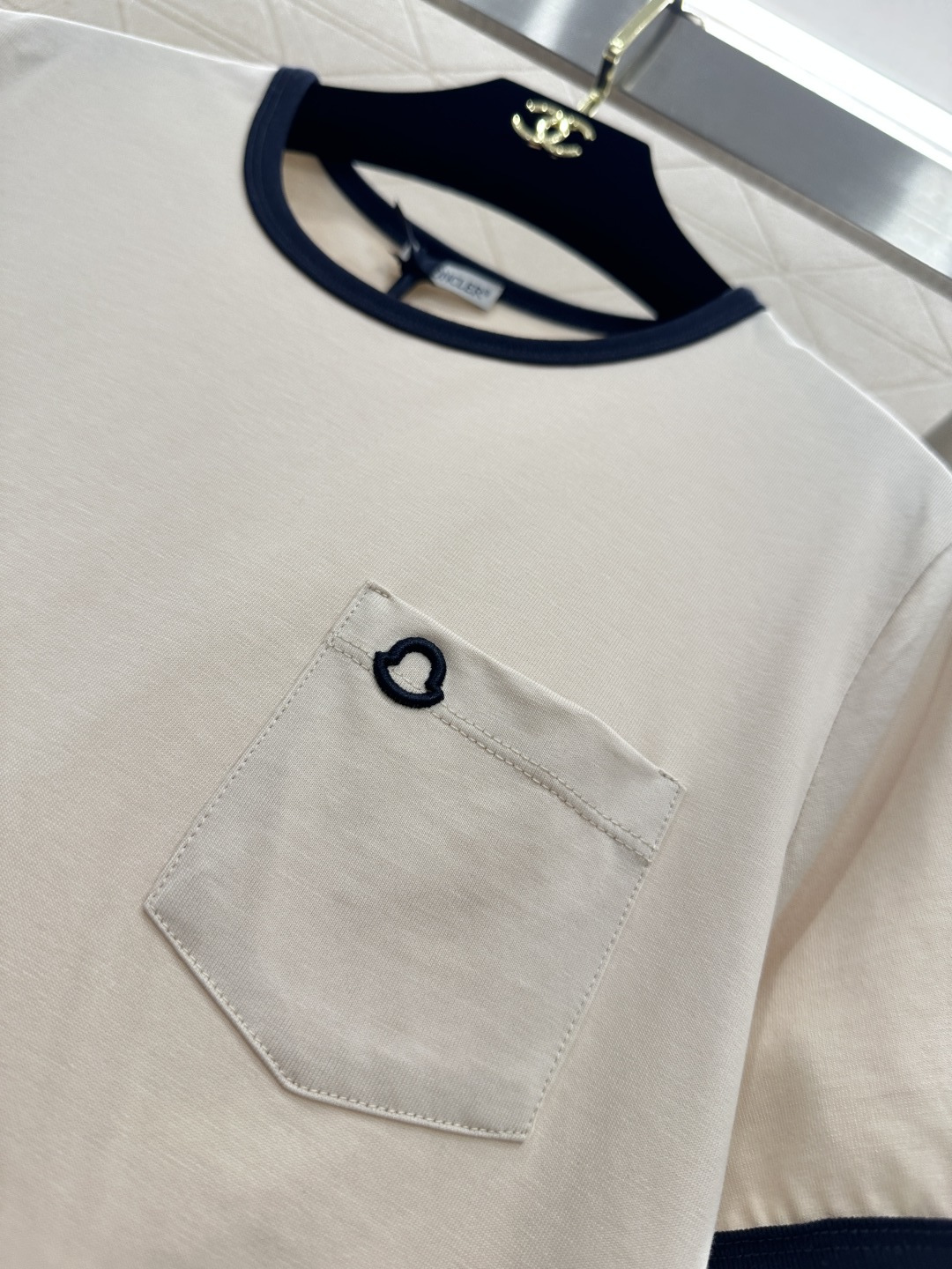 ♥Moncle*♥2026新品上架 螺纹撞色圆领徽标𝑇𝑒𝑒定制YB原生全棉材质，柔软亲肤，舒适有型，常规