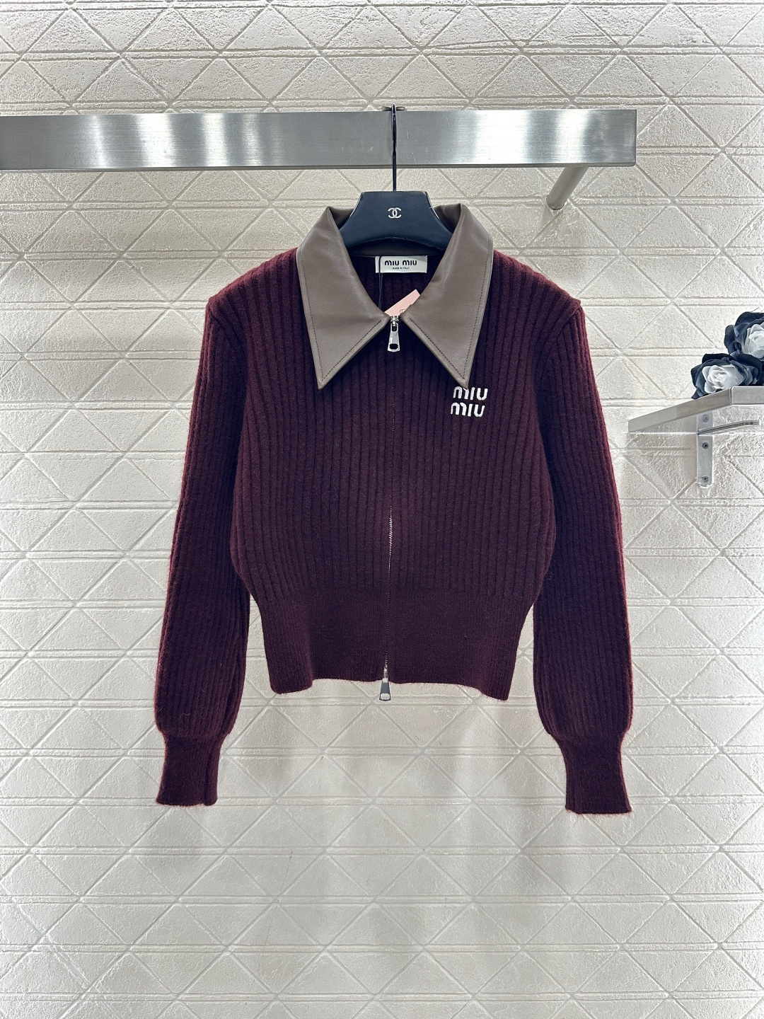 ♥Miumi*♥2026新品上架 拼皮领针织短款外套定制YB丝毛纱线织造，穿搭舒适，质感十足，翻领短款针