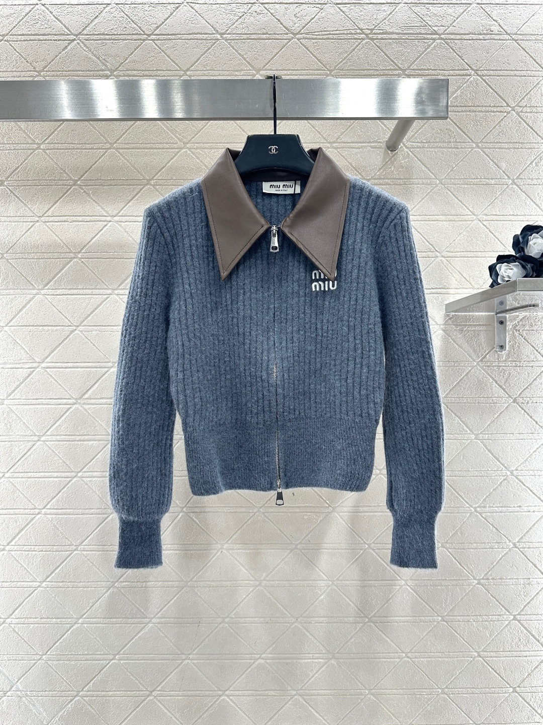 ♥Miumi*♥2026新品上架 拼皮领针织短款外套定制YB丝毛纱线织造，穿搭舒适，质感十足，翻领短款针