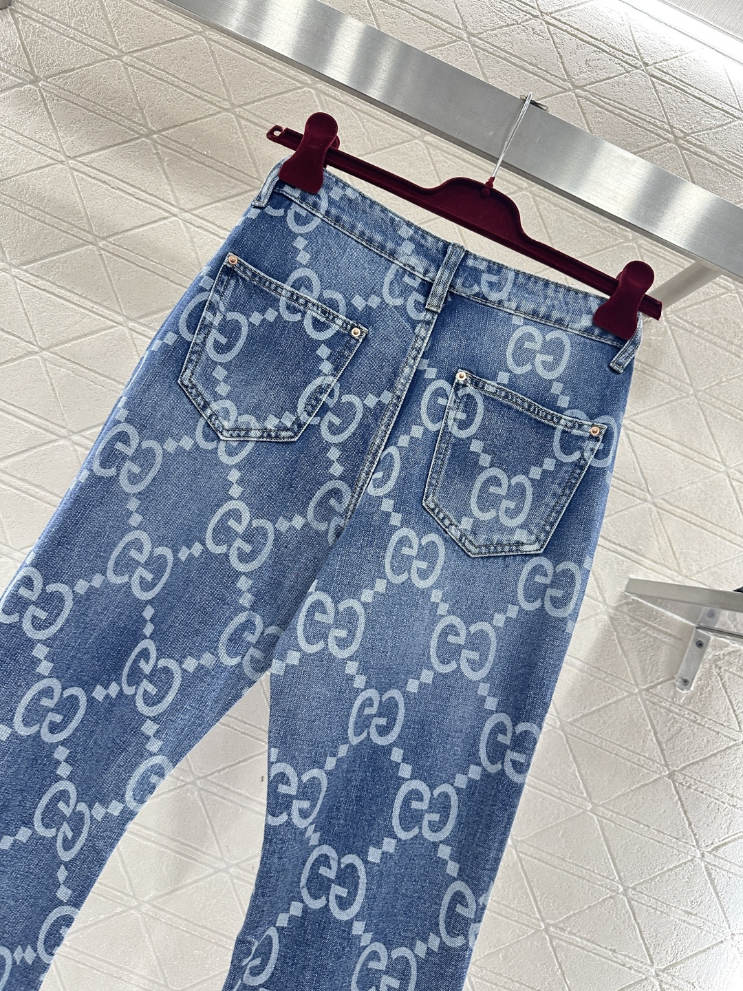 ♥Gucc*♥2026新品上架 印花微喇牛仔长裤定制YB斜纹棉牛仔材质，多重水洗，自然磨白效果，复古洋气