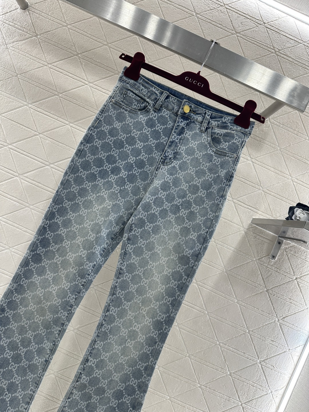 ♥Gucc*♥2026新品上架 激光印花牛仔微喇长裤定制YB斜纹棉牛仔材质，多重水洗，自然磨白效果，呈现