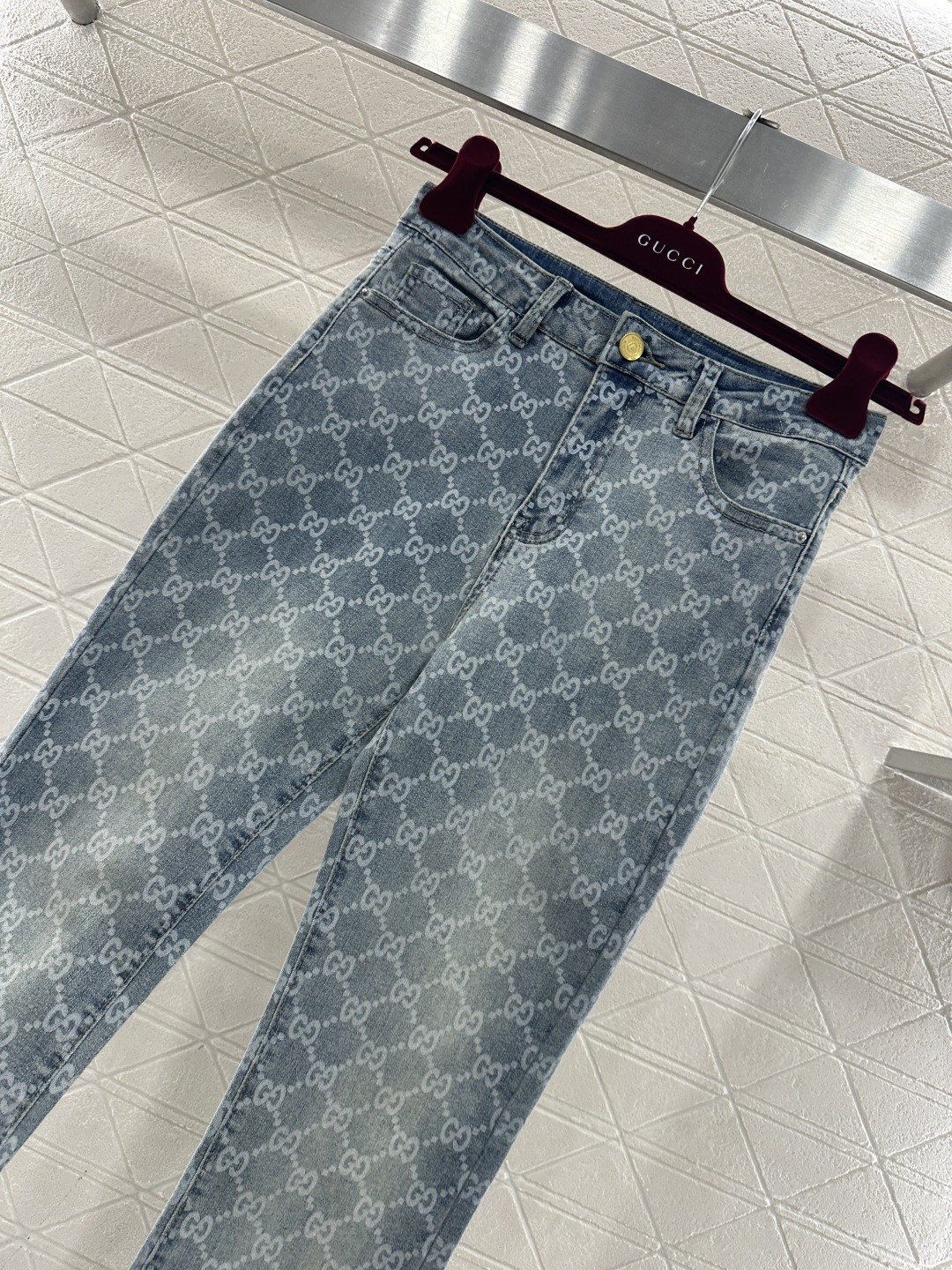 ♥Gucc*♥2026新品上架 激光印花牛仔微喇长裤定制YB斜纹棉牛仔材质，多重水洗，自然磨白效果，呈现