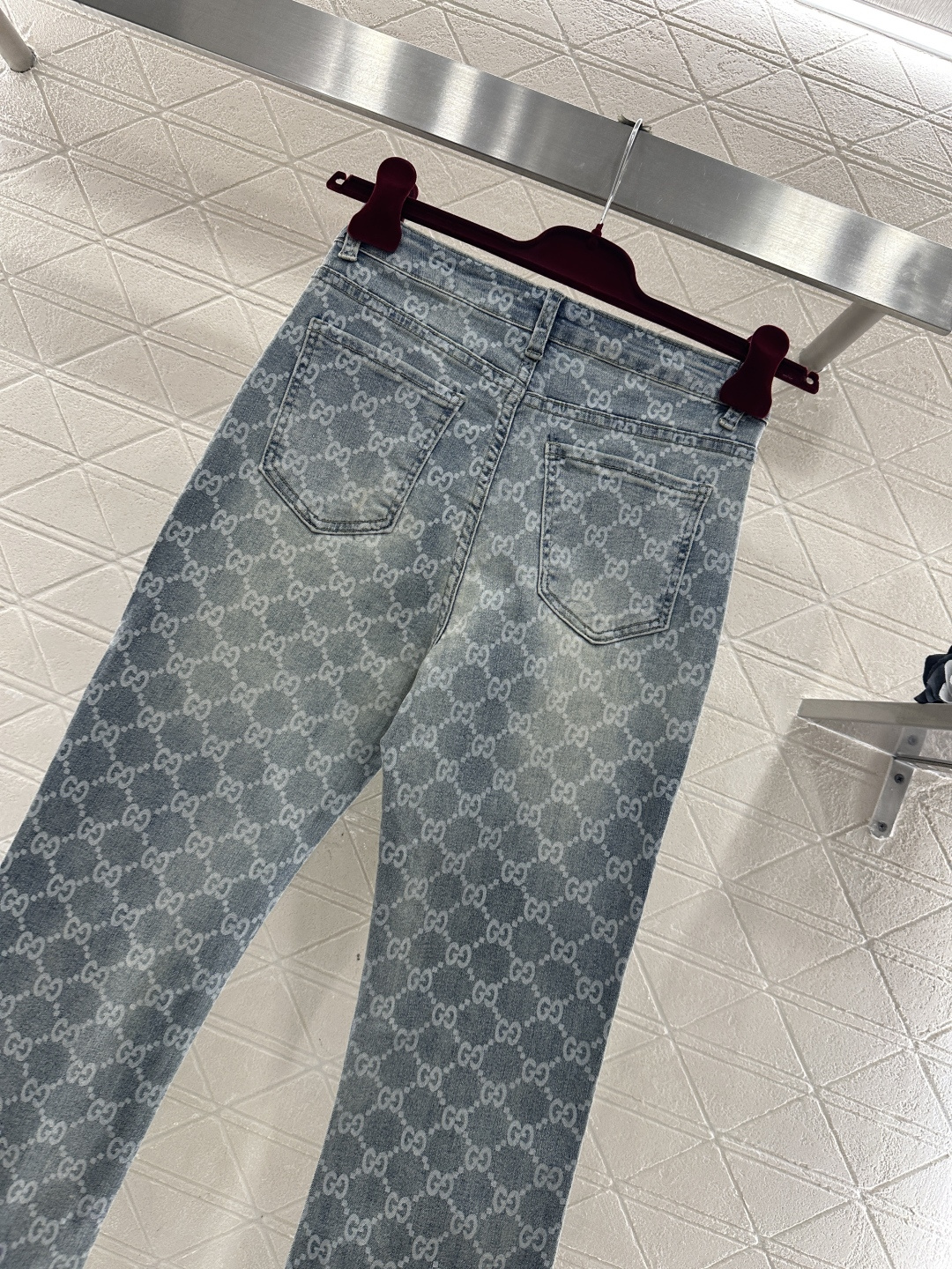♥Gucc*♥2026新品上架 激光印花牛仔微喇长裤定制YB斜纹棉牛仔材质，多重水洗，自然磨白效果，呈现