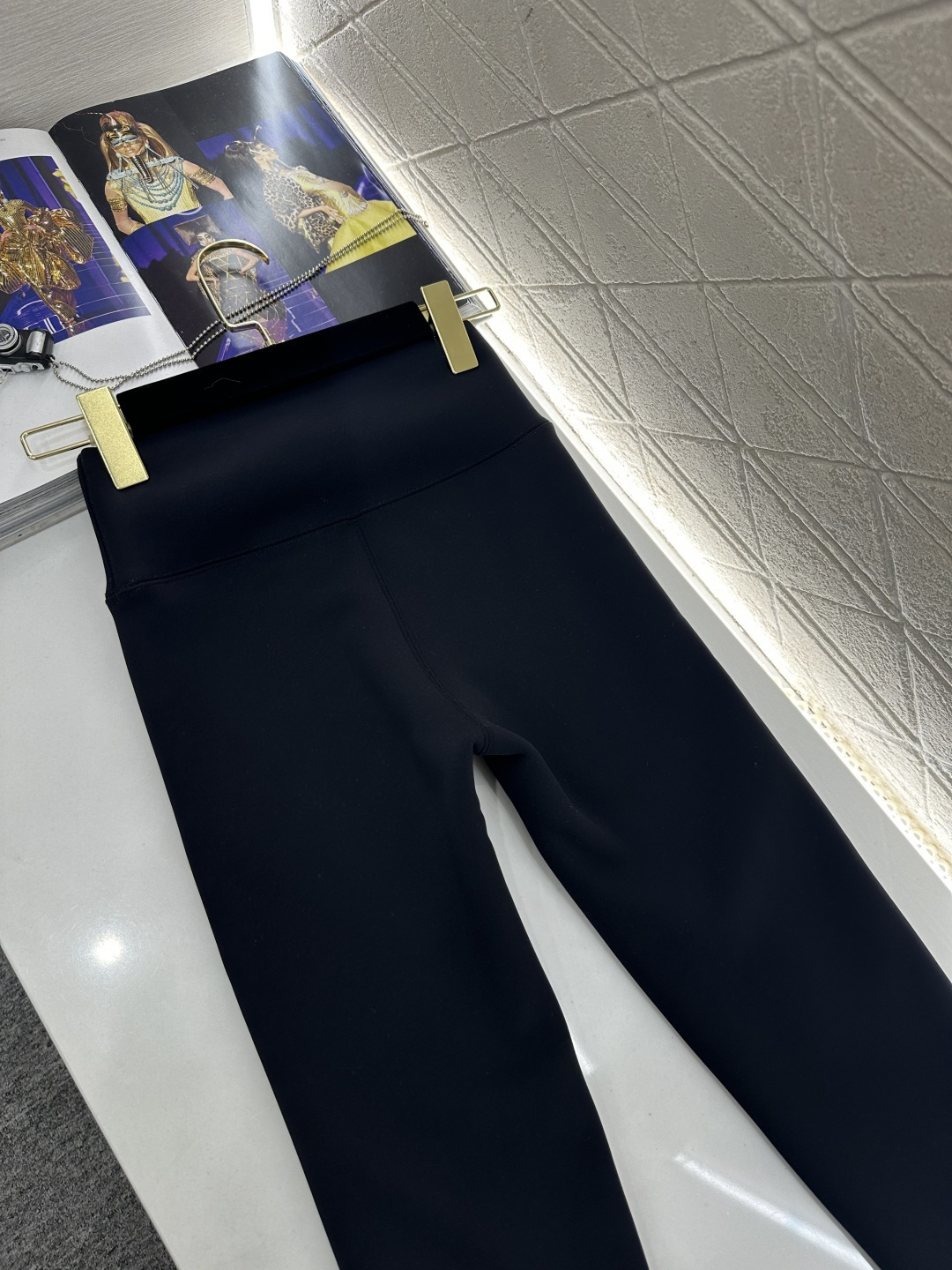 ♥Chane*♥2026新品上架 加绒烫钻徽标高弹打底裤定制YB进口加绒高弹力材质，穿搭舒适，弹力十足，