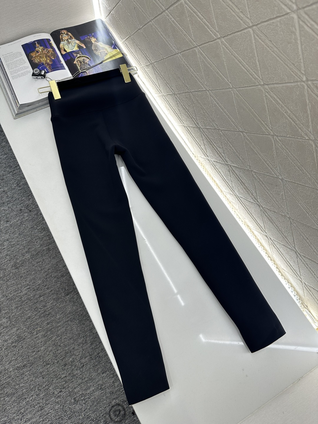♥Chane*♥2026新品上架 加绒烫钻徽标高弹打底裤定制YB进口加绒高弹力材质，穿搭舒适，弹力十足，