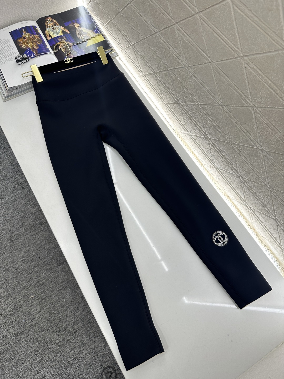 ♥Chane*♥2026新品上架 加绒烫钻徽标高弹打底裤定制YB进口加绒高弹力材质，穿搭舒适，弹力十足，