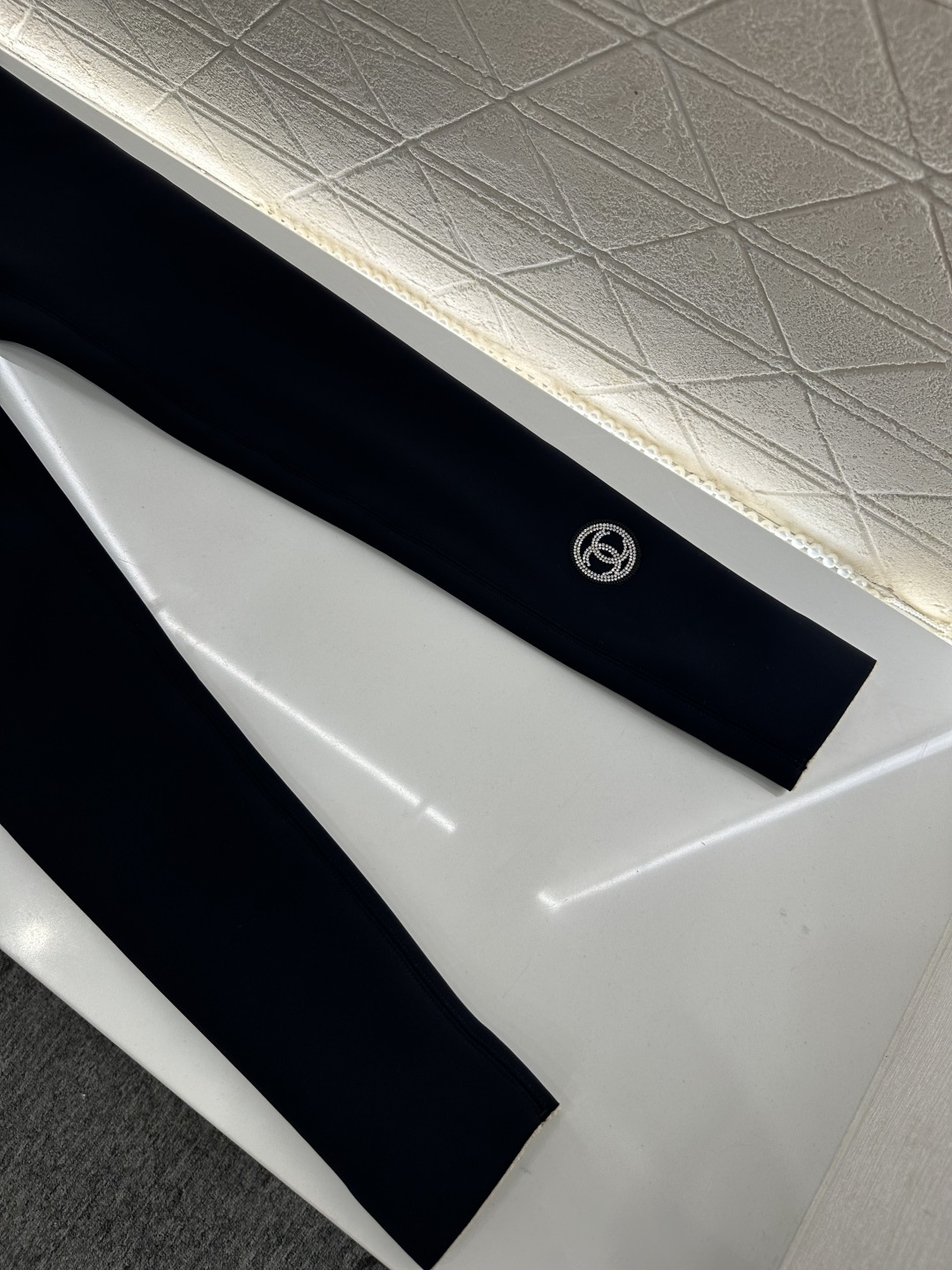 ♥Chane*♥2026新品上架 加绒烫钻徽标高弹打底裤定制YB进口加绒高弹力材质，穿搭舒适，弹力十足，