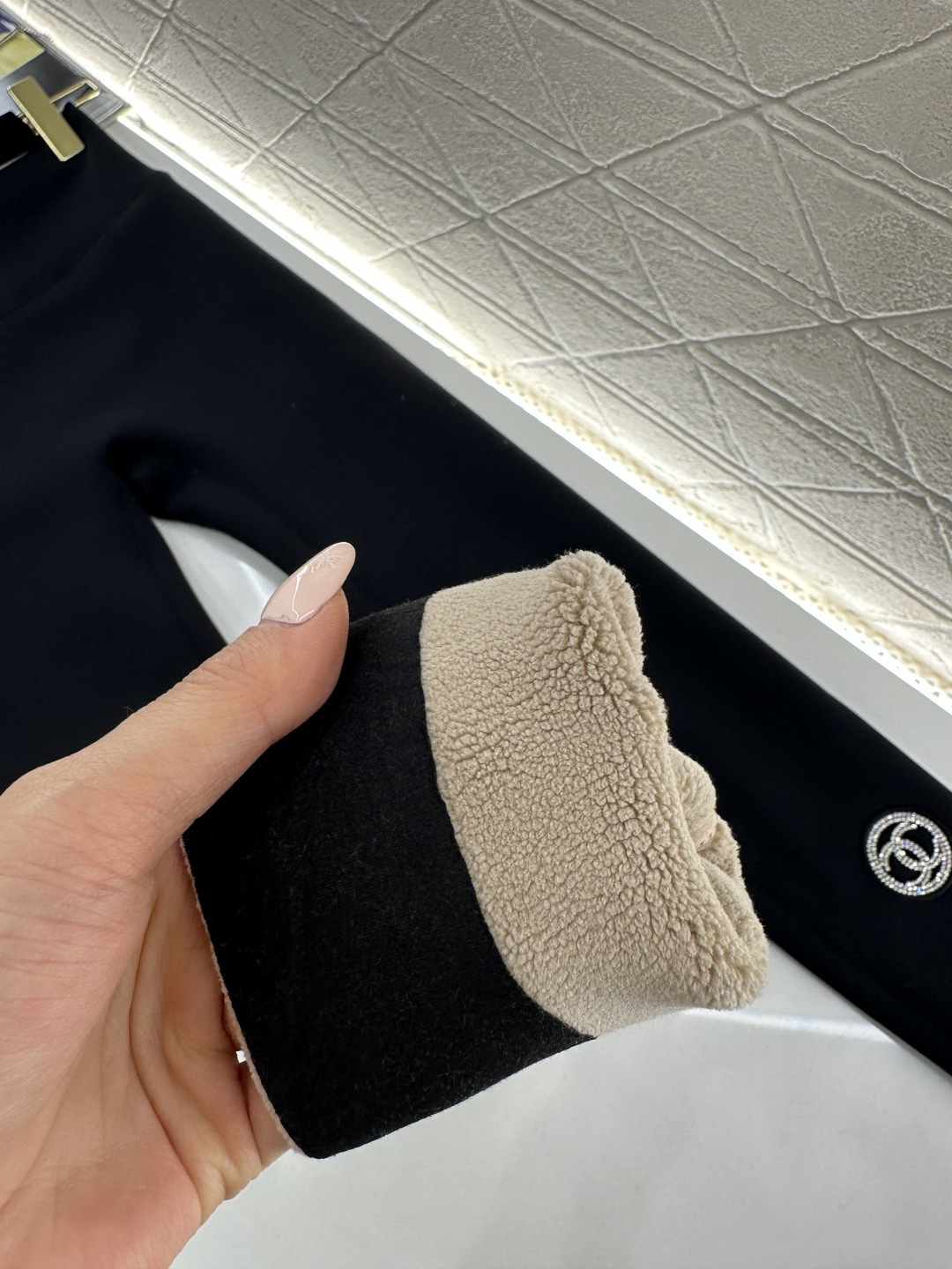 ♥Chane*♥2026新品上架 加绒烫钻徽标高弹打底裤定制YB进口加绒高弹力材质，穿搭舒适，弹力十足，