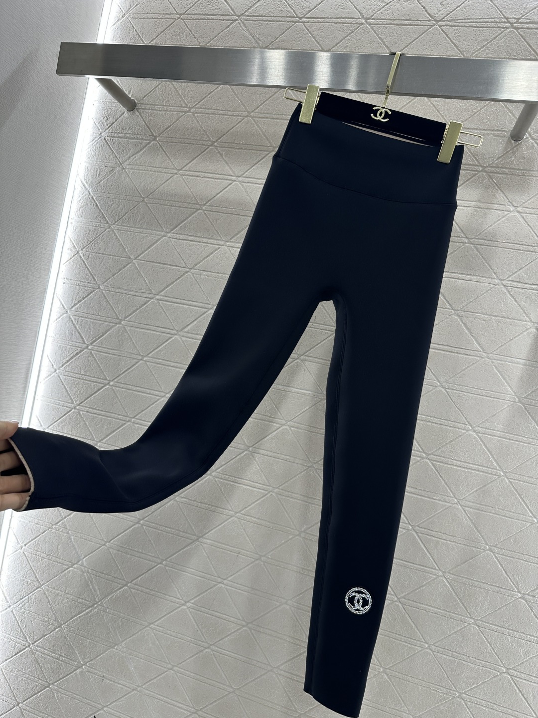 ♥Chane*♥2026新品上架 加绒烫钻徽标高弹打底裤定制YB进口加绒高弹力材质，穿搭舒适，弹力十足，