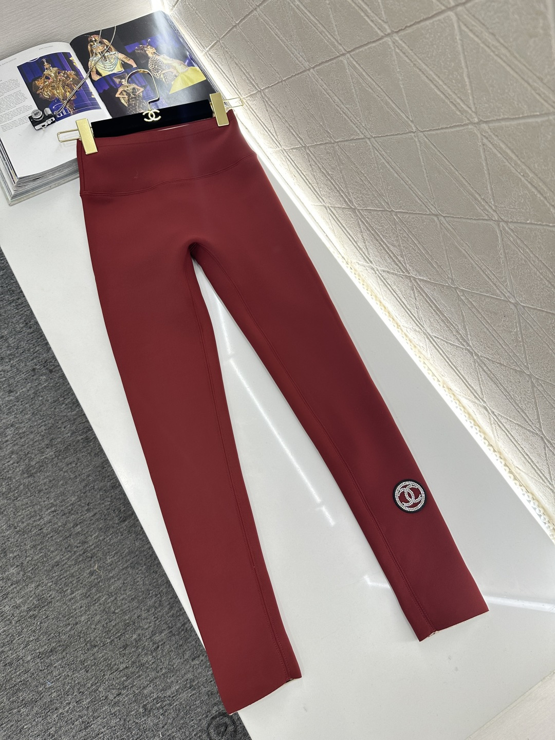♥Chane*♥2026新品上架 加绒烫钻徽标高弹打底裤定制YB进口加绒高弹力材质，穿搭舒适，弹力十足，
