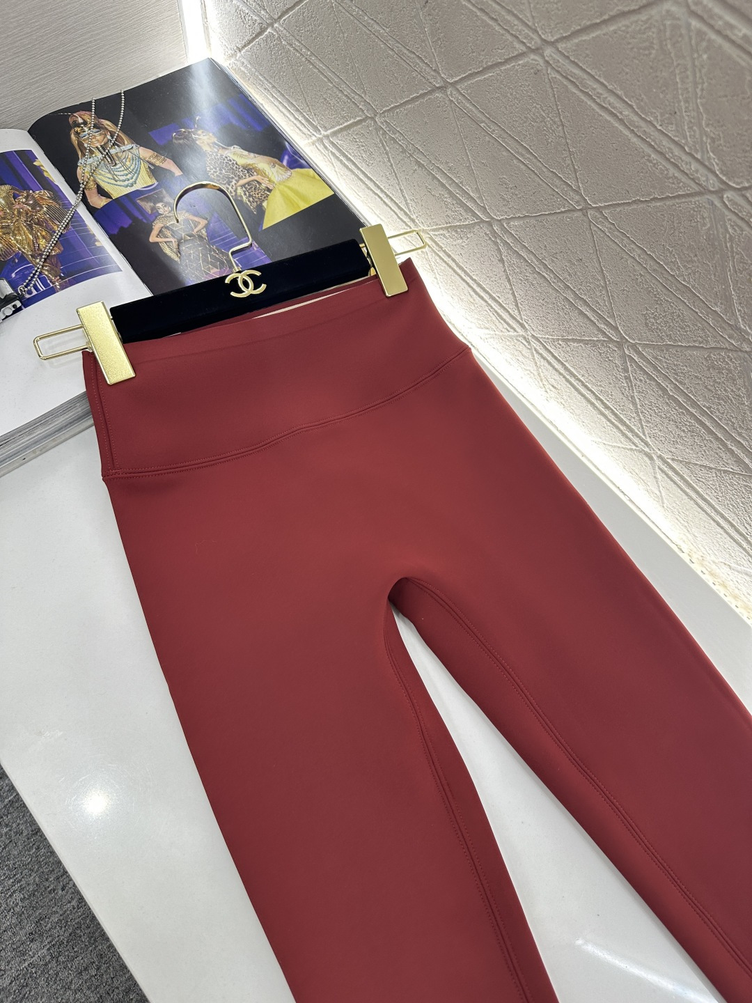 ♥Chane*♥2026新品上架 加绒烫钻徽标高弹打底裤定制YB进口加绒高弹力材质，穿搭舒适，弹力十足，