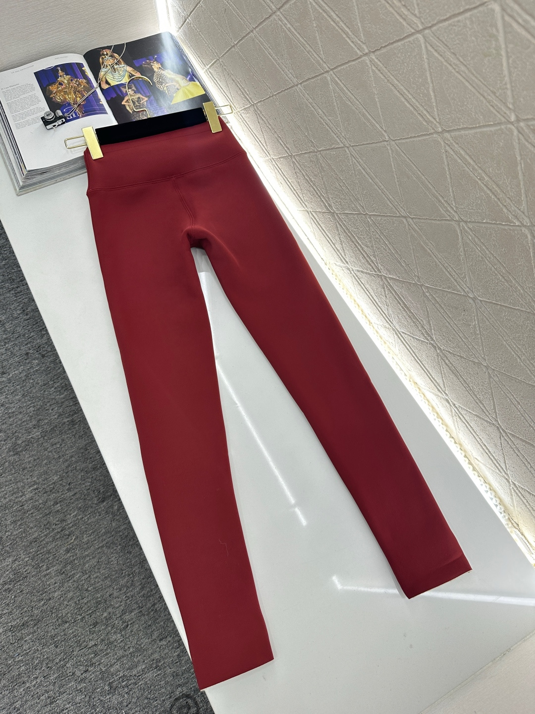 ♥Chane*♥2026新品上架 加绒烫钻徽标高弹打底裤定制YB进口加绒高弹力材质，穿搭舒适，弹力十足，