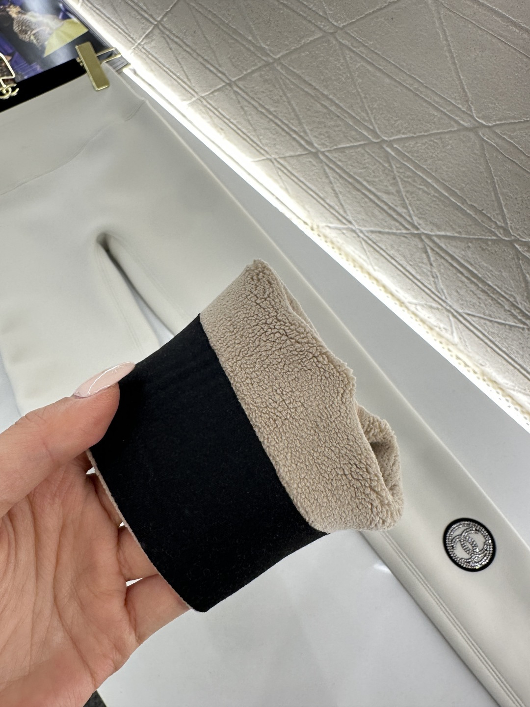 ♥Chane*♥2026新品上架 加绒烫钻徽标高弹打底裤定制YB进口加绒高弹力材质，穿搭舒适，弹力十足，