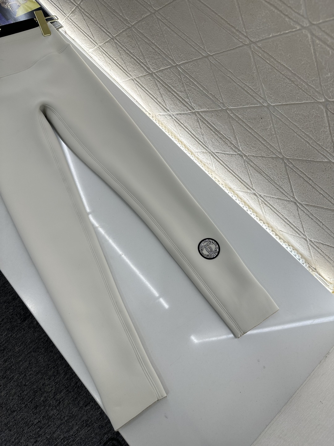 ♥Chane*♥2026新品上架 加绒烫钻徽标高弹打底裤定制YB进口加绒高弹力材质，穿搭舒适，弹力十足，