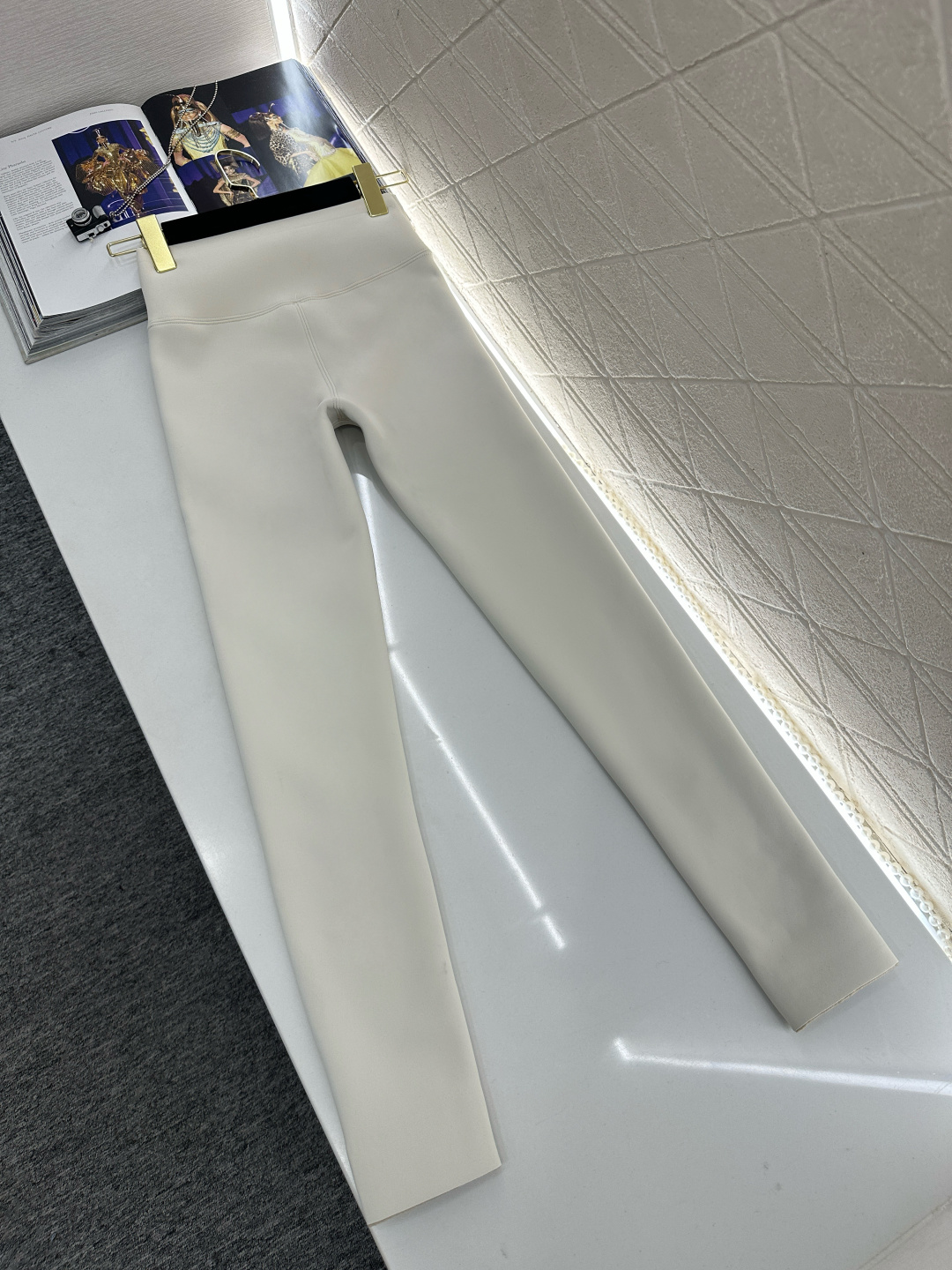 ♥Chane*♥2026新品上架 加绒烫钻徽标高弹打底裤定制YB进口加绒高弹力材质，穿搭舒适，弹力十足，