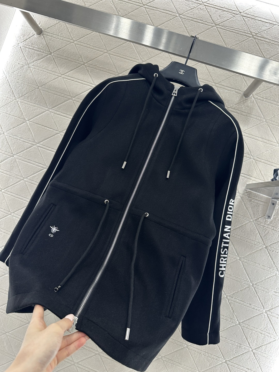 ♥Dio*♥2026新品上架 连帽抽绳中长款外套定制YB进口毛呢材质，手感细腻，舒适软糯，连帽拉链外套版