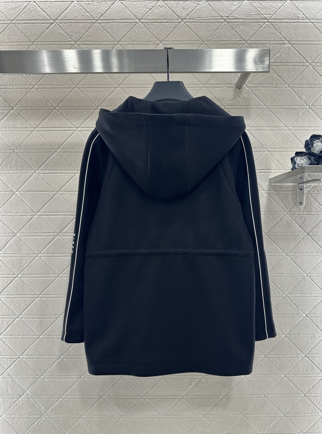 ♥Dio*♥2026新品上架 连帽抽绳中长款外套定制YB进口毛呢材质，手感细腻，舒适软糯，连帽拉链外套版