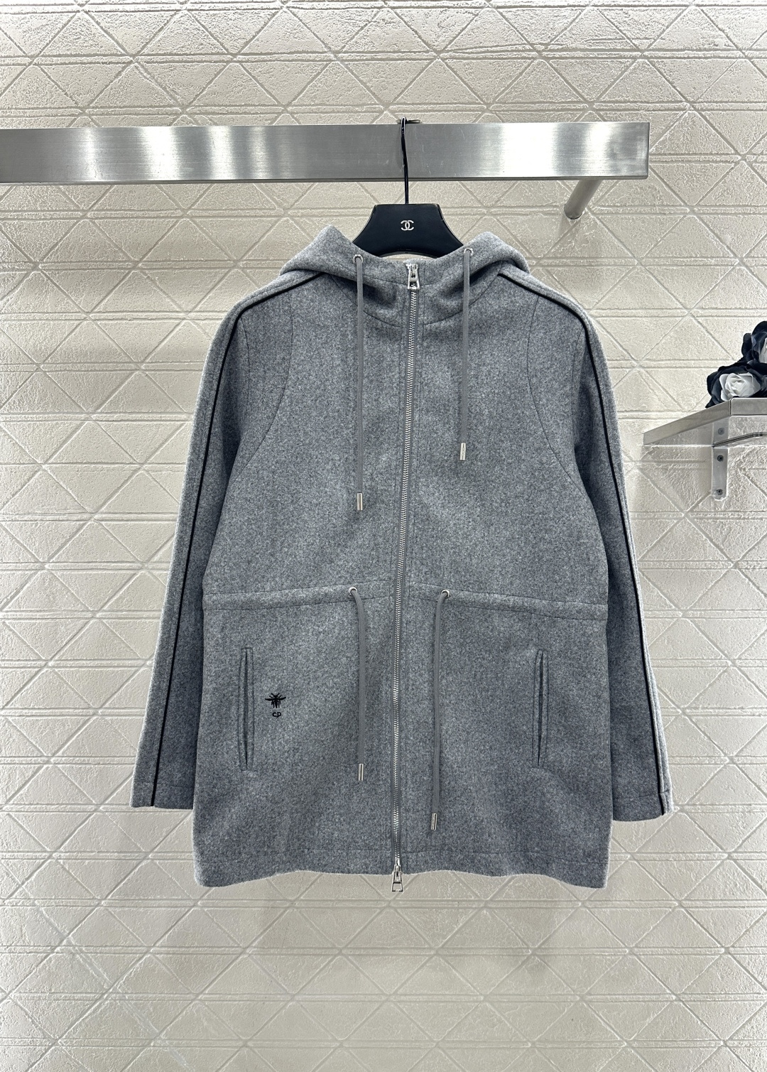 ♥Dio*♥2026新品上架 连帽抽绳中长款外套定制YB进口毛呢材质，手感细腻，舒适软糯，连帽拉链外套版