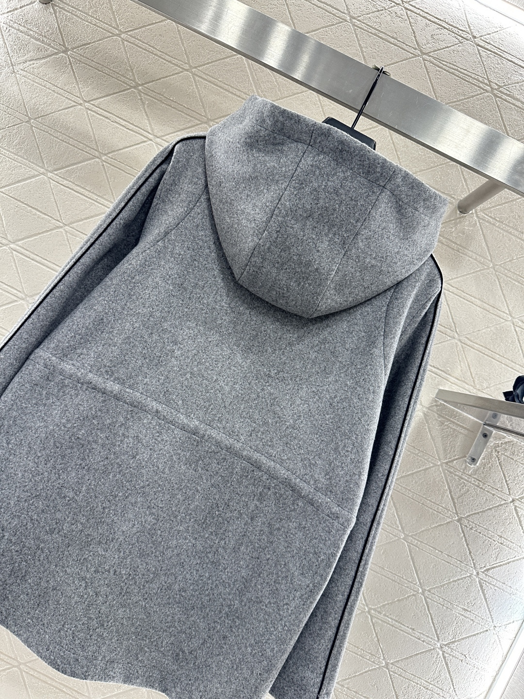 ♥Dio*♥2026新品上架 连帽抽绳中长款外套定制YB进口毛呢材质，手感细腻，舒适软糯，连帽拉链外套版