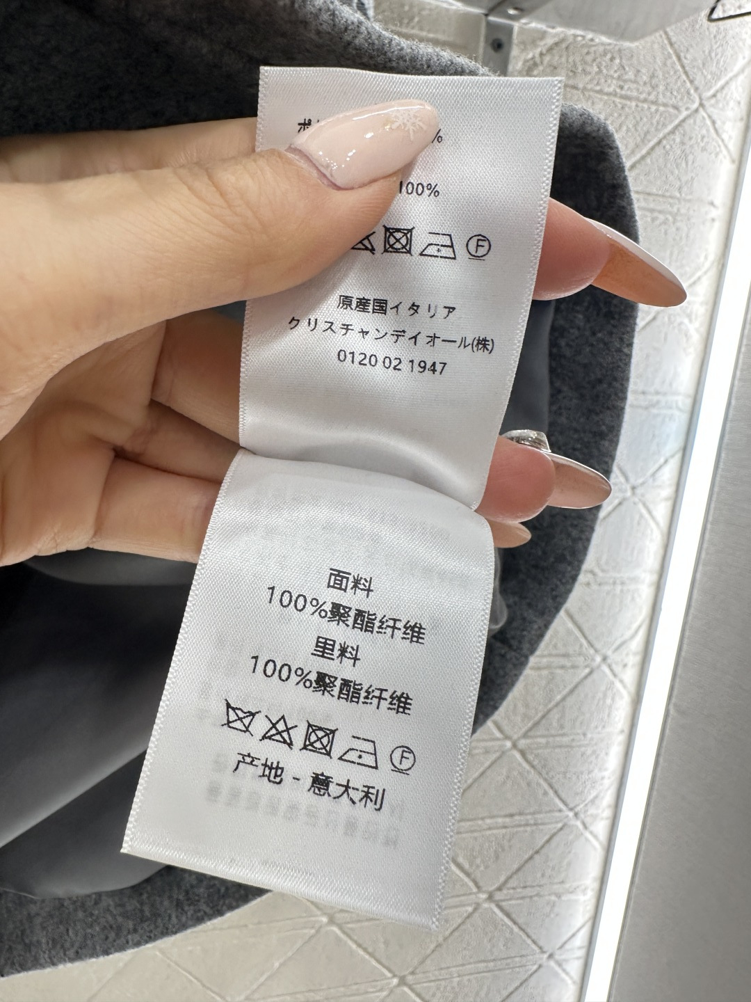 ♥Dio*♥2026新品上架 连帽抽绳中长款外套定制YB进口毛呢材质，手感细腻，舒适软糯，连帽拉链外套版