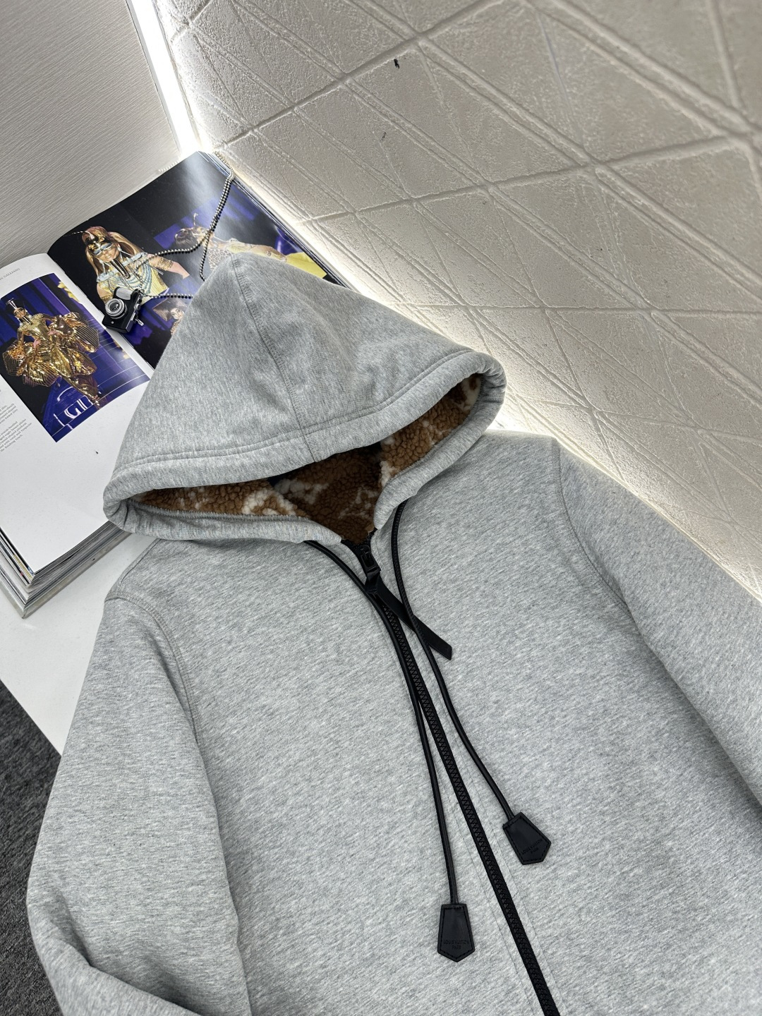 ♥Louis vuitto♥2025新品上架 连帽抽绳泰迪绒卫衣外套定制YB斜纹全棉材质，内衬饰以泰迪毛