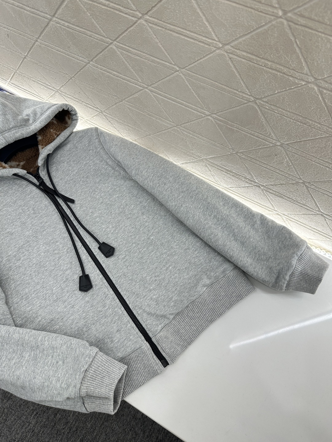 ♥Louis vuitto♥2025新品上架 连帽抽绳泰迪绒卫衣外套定制YB斜纹全棉材质，内衬饰以泰迪毛