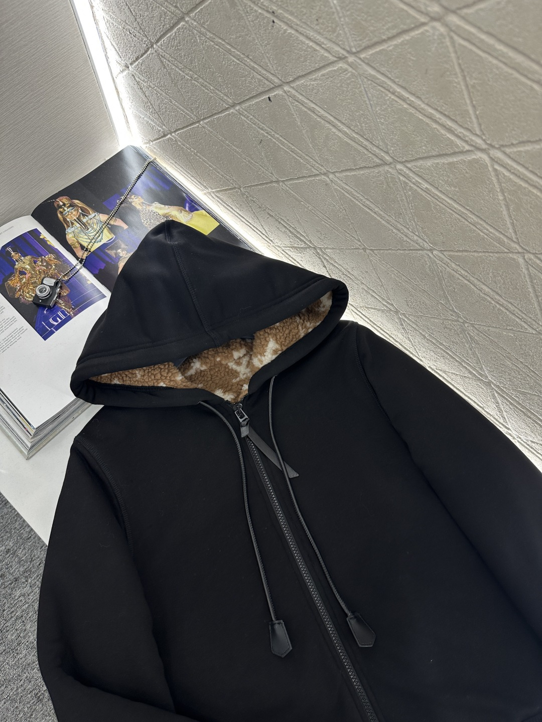 ♥Louis vuitto♥2025新品上架 连帽抽绳泰迪绒卫衣外套定制YB斜纹全棉材质，内衬饰以泰迪毛