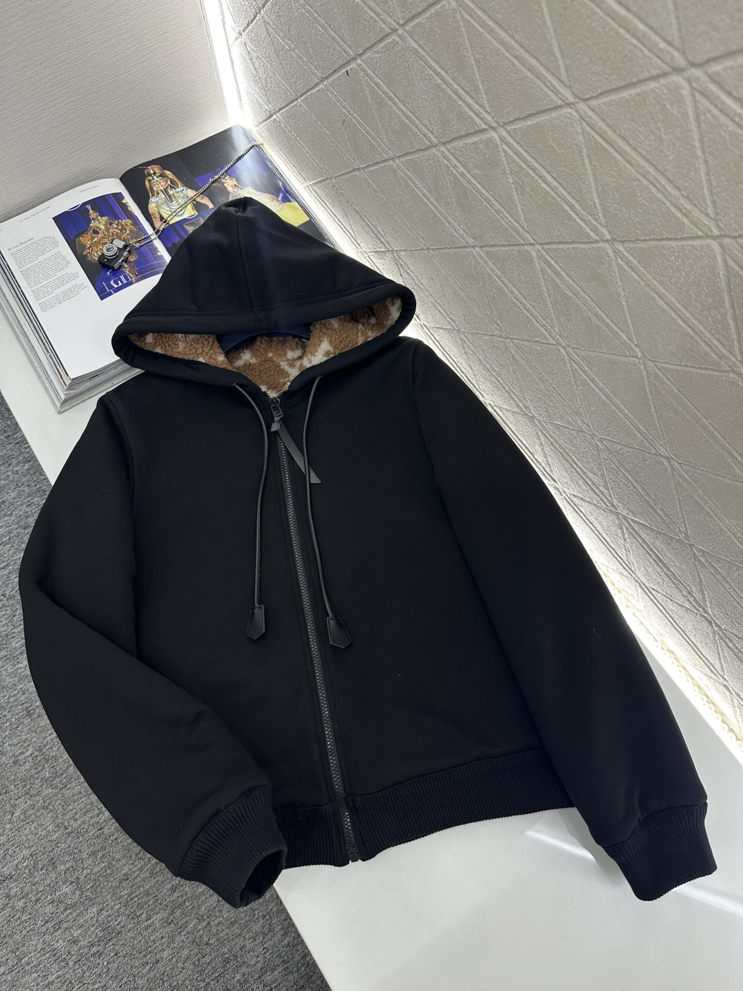 ♥Louis vuitto♥2025新品上架 连帽抽绳泰迪绒卫衣外套定制YB斜纹全棉材质，内衬饰以泰迪毛