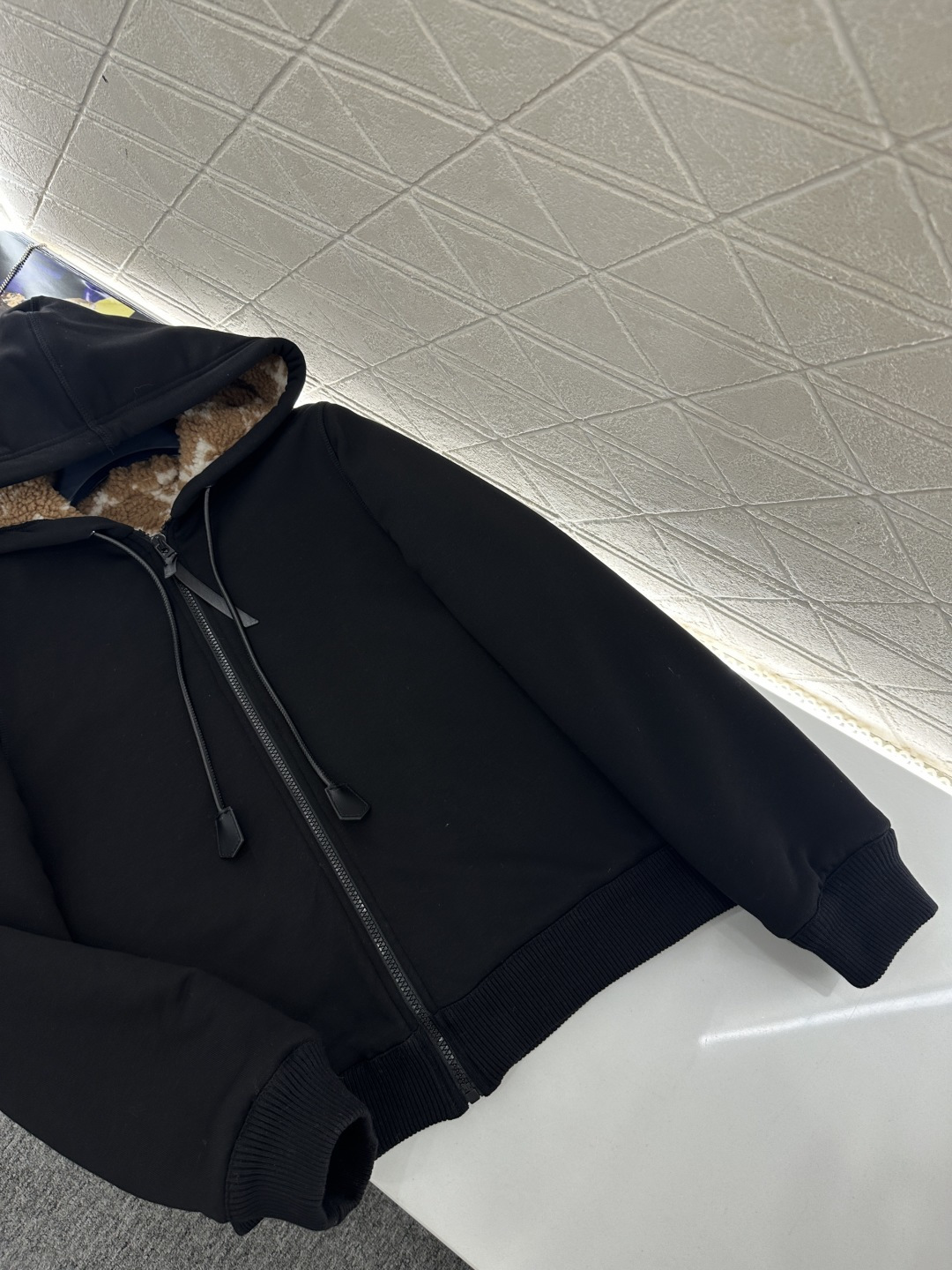 ♥Louis vuitto♥2025新品上架 连帽抽绳泰迪绒卫衣外套定制YB斜纹全棉材质，内衬饰以泰迪毛