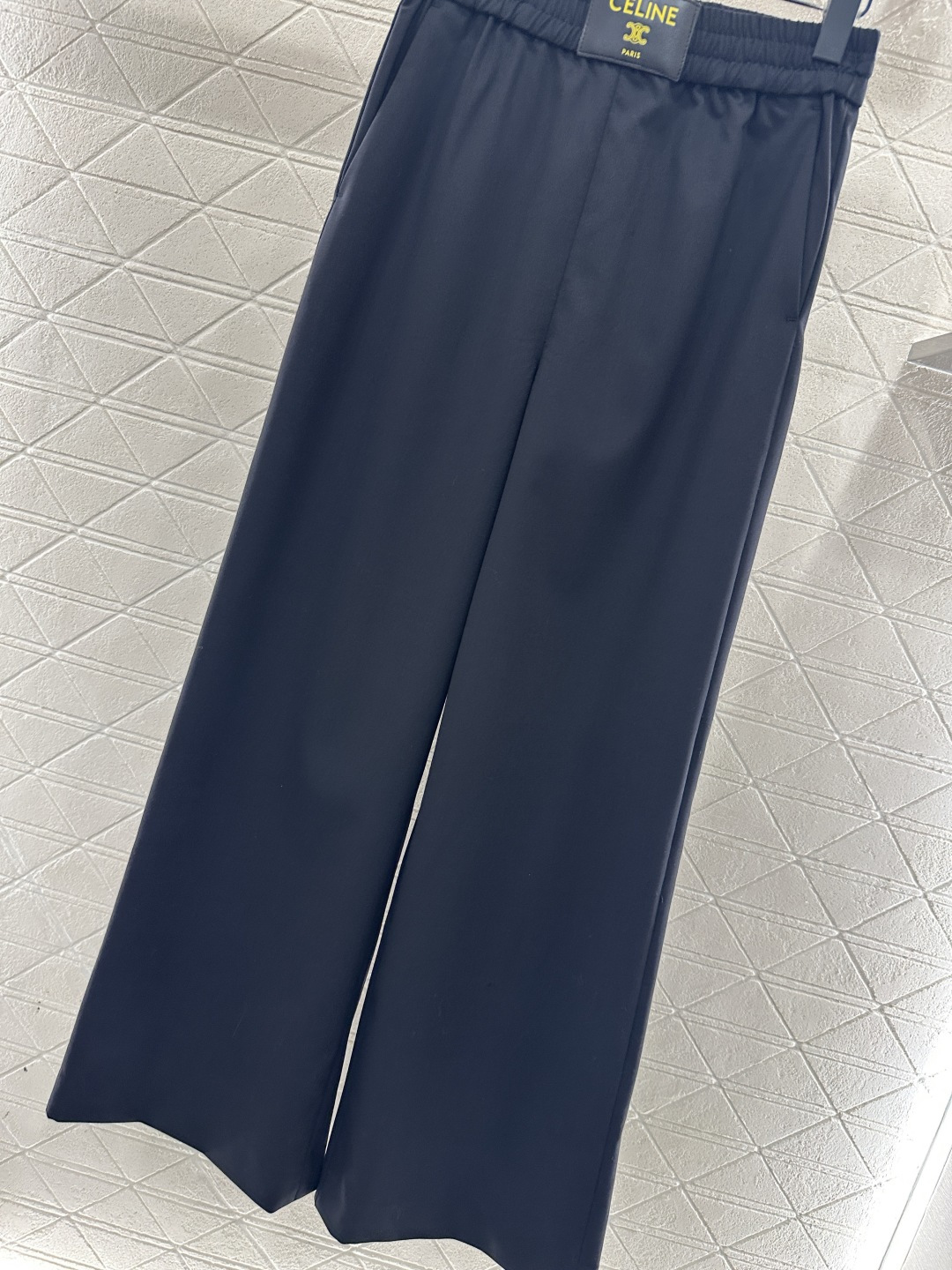 ♥Celin*♥2026新品上架 徽标阔腿羊毛长裤定制YB进口精仿羊毛材质，质感光泽垂顺，穿搭松弛，阔腿