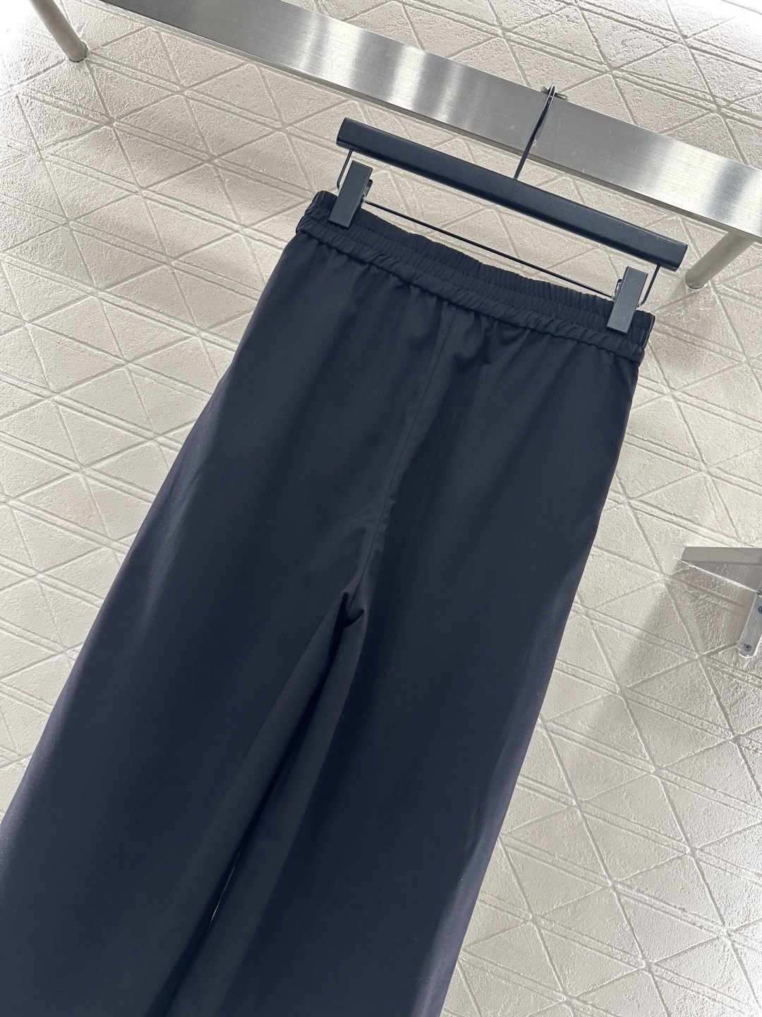 ♥Celin*♥2026新品上架 徽标阔腿羊毛长裤定制YB进口精仿羊毛材质，质感光泽垂顺，穿搭松弛，阔腿