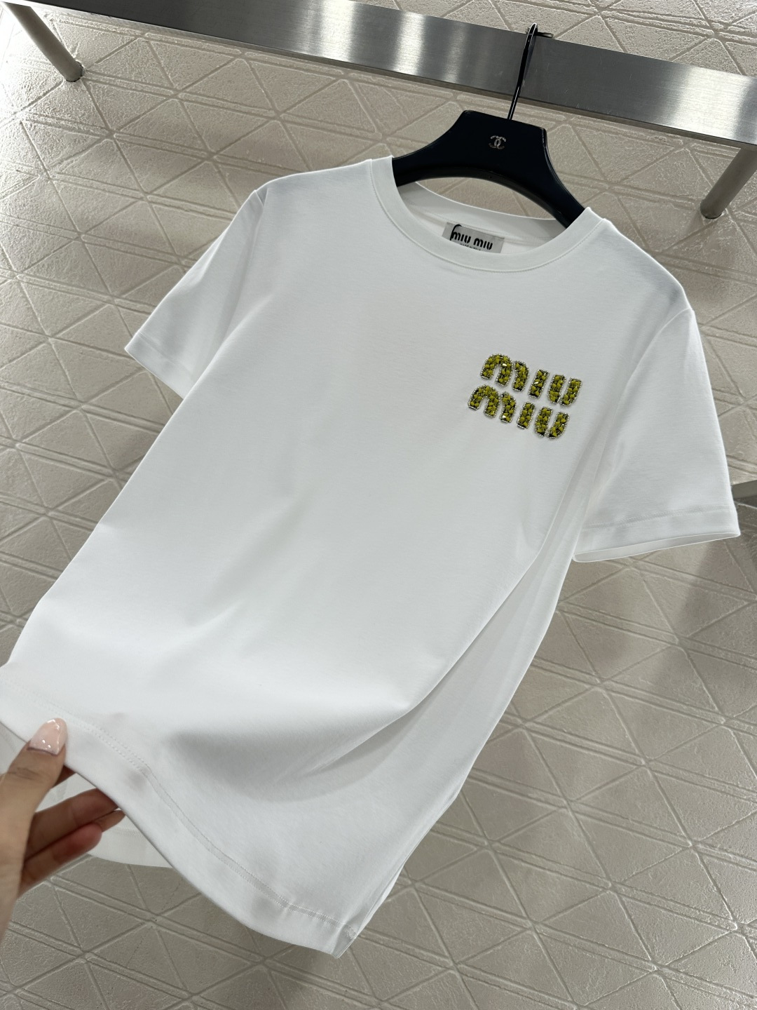 ♥Miumi*♥2026新品上架 圆领钉珠徽标𝑇𝑒𝑒定制YB丝光全棉材质，透气舒适，质感十足，常规短袖𝑇