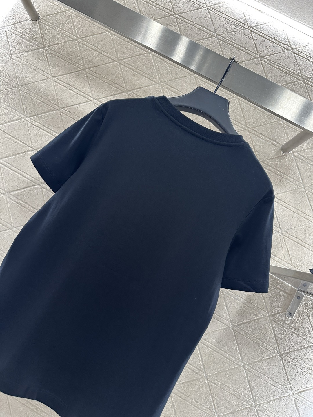 ♥Miumi*♥2026新品上架 圆领钉珠徽标𝑇𝑒𝑒定制YB丝光全棉材质，透气舒适，质感十足，常规短袖𝑇