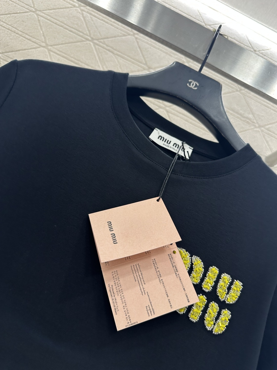 ♥Miumi*♥2026新品上架 圆领钉珠徽标𝑇𝑒𝑒定制YB丝光全棉材质，透气舒适，质感十足，常规短袖𝑇