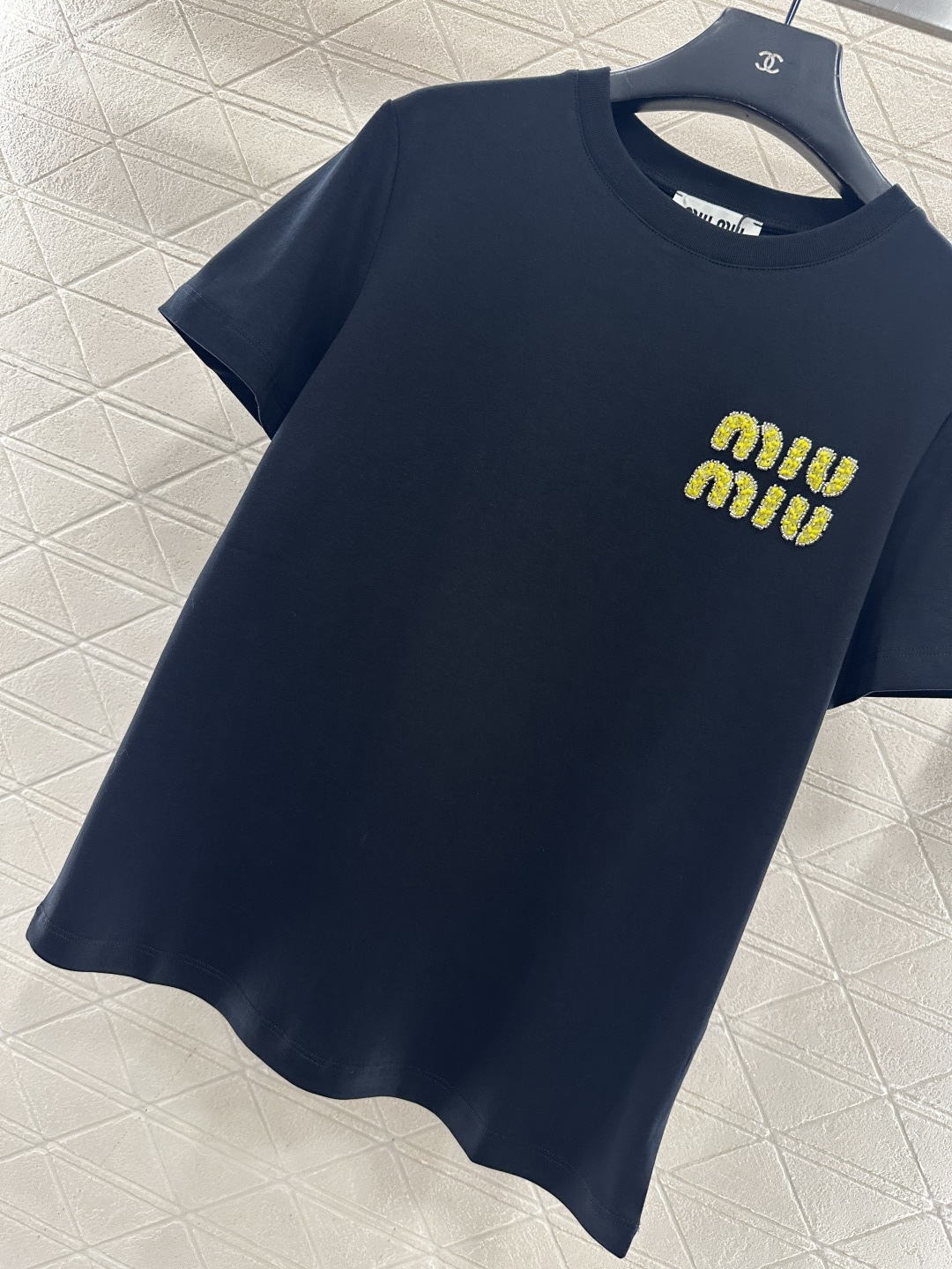 ♥Miumi*♥2026新品上架 圆领钉珠徽标𝑇𝑒𝑒定制YB丝光全棉材质，透气舒适，质感十足，常规短袖𝑇