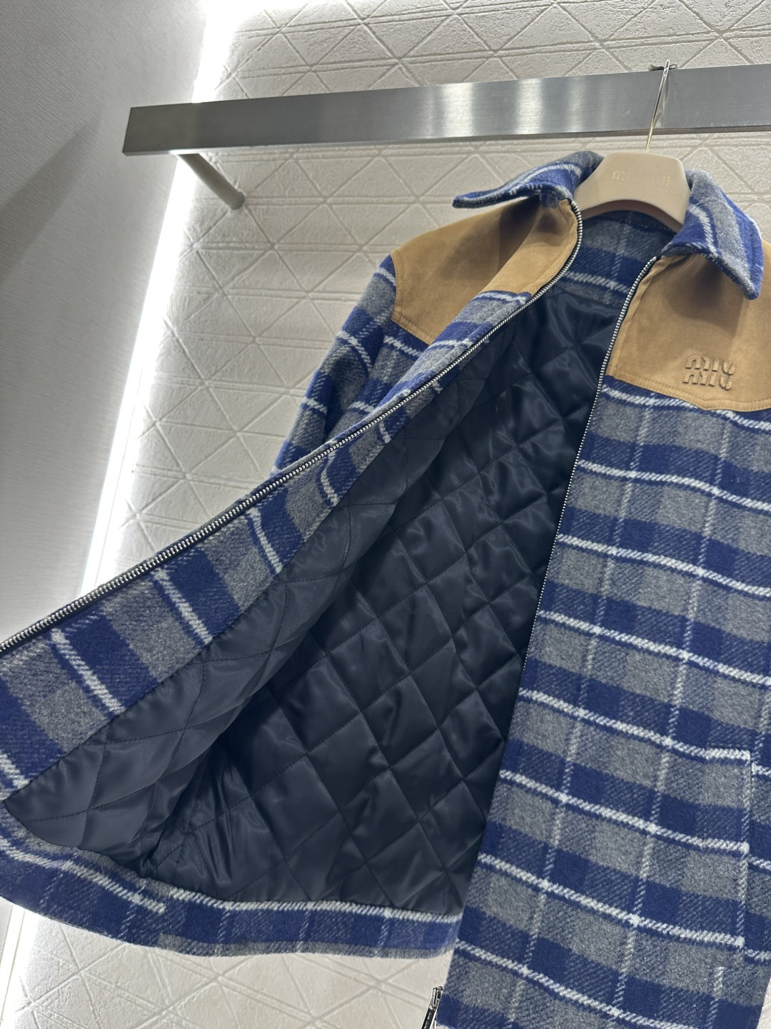 ♥Miumi*♥2026新品上架 麂皮拼接格纹毛呢棉服外套定制YB进口百分百初剪羊毛呢材质，质感高级，内