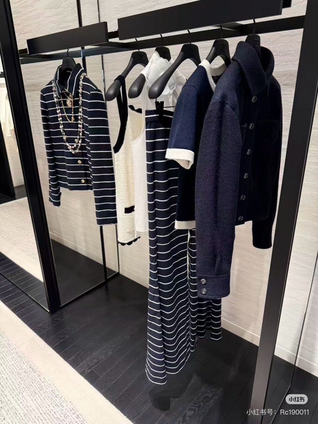 NO:686721,,,19860909,,,Women's clothing