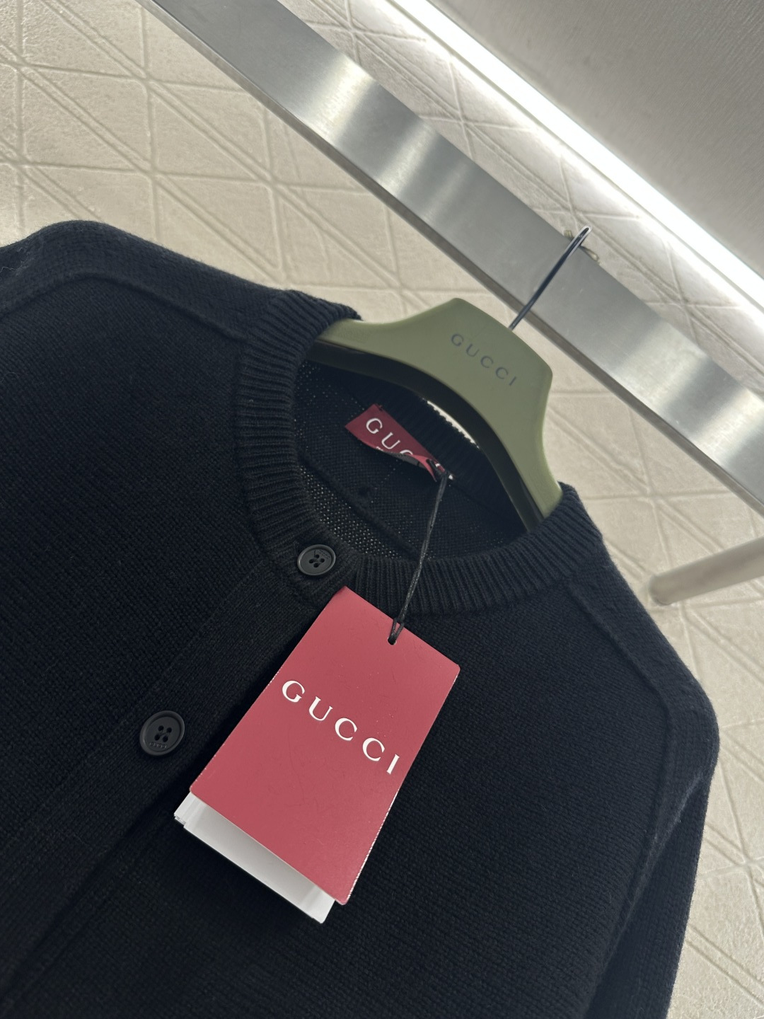 ♥Gucc*♥2026新品上架 链条口袋针织开衫定制YB羊毛纱线织造，密度细针织造，清晰毛感肌理，舒适亲