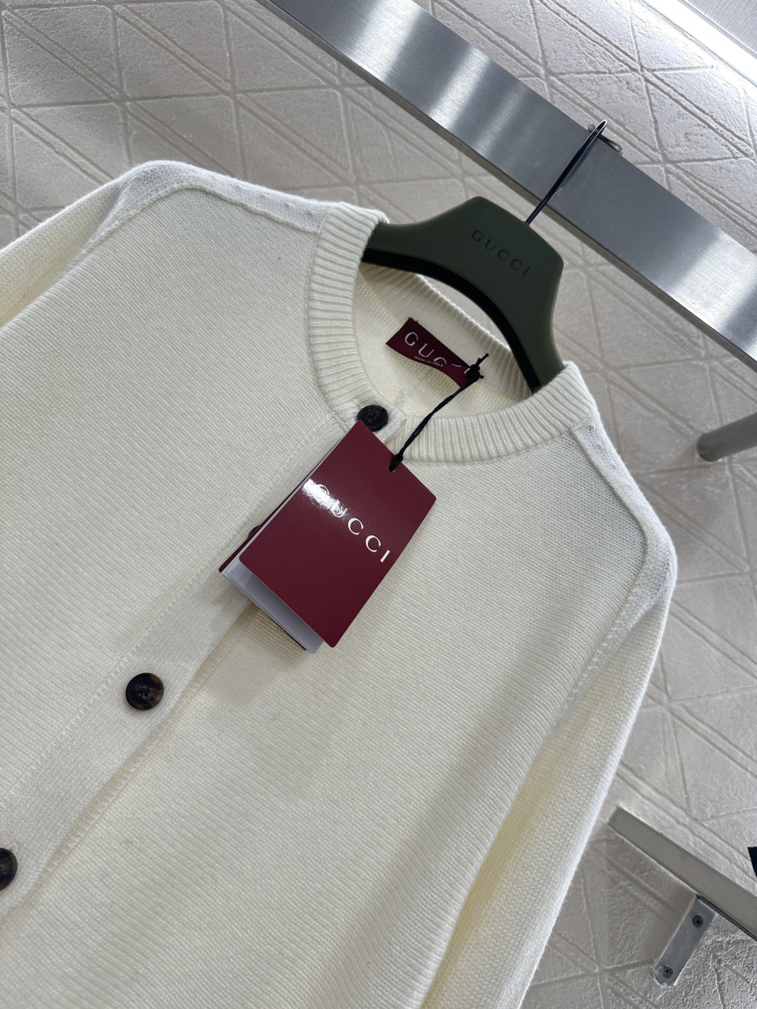 ♥Gucc*♥2026新品上架 链条口袋针织开衫定制YB羊毛纱线织造，密度细针织造，清晰毛感肌理，舒适亲